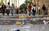 Multa para quem jogar lixo na rua em todo o território nacional é aprovada em comissão do Senado Multa para quem jogar lixo na rua em todo o território nacional é aprovada em comissão do Senado